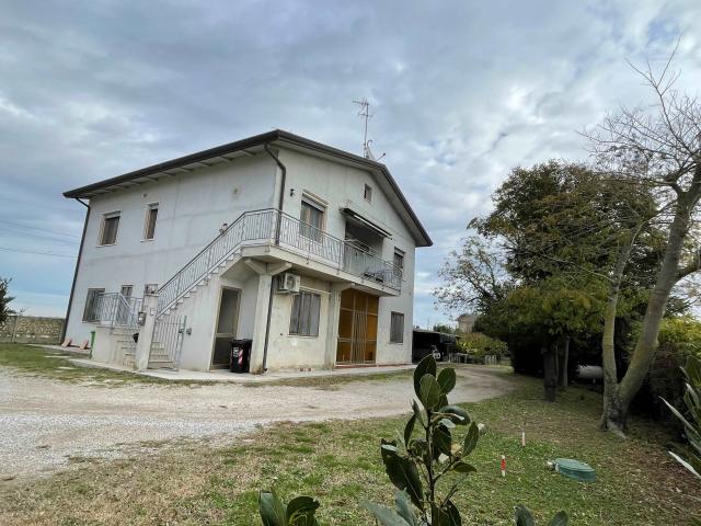 Villa in Via Cesare Battisti 47, Porto Viro - Foto 1