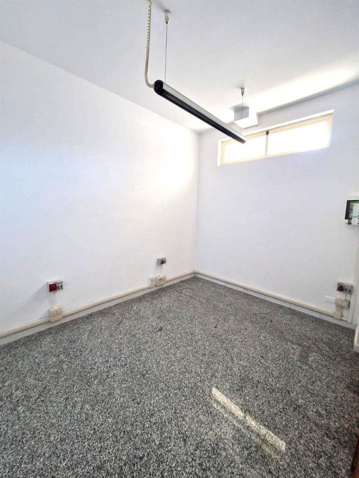 Negozio in , Quartu Sant'Elena, {3} - Foto 2
