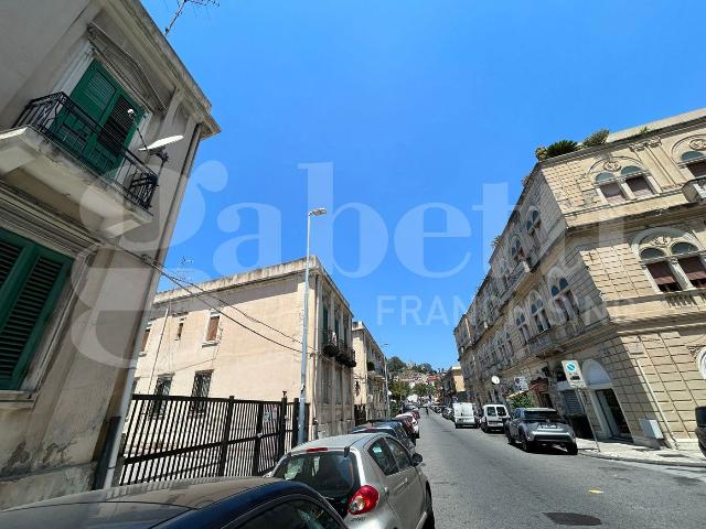 2-room flat in Via Placida 101, Messina - Photo 1