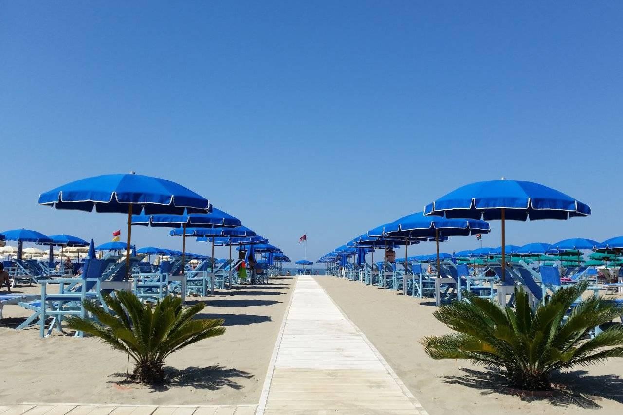 Negozio in Viale Guglielmo Marconi, Viareggio, {3} - Foto 1