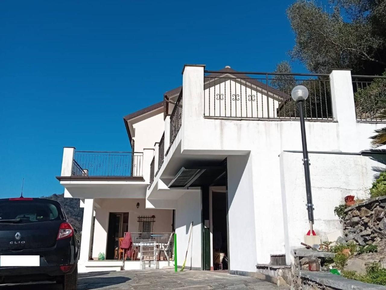 Villa in vendita a Avegno