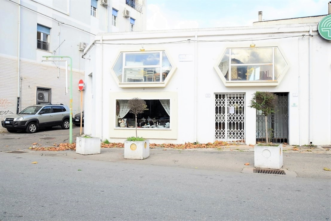 Negozio in Via Alessandro Manzoni 37, Nuoro - Foto 1