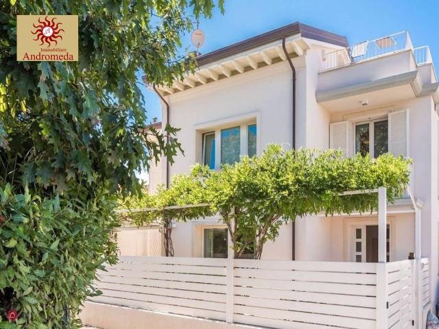 Villa in Via Amilcare Ponchielli, Forte dei Marmi - Foto 1