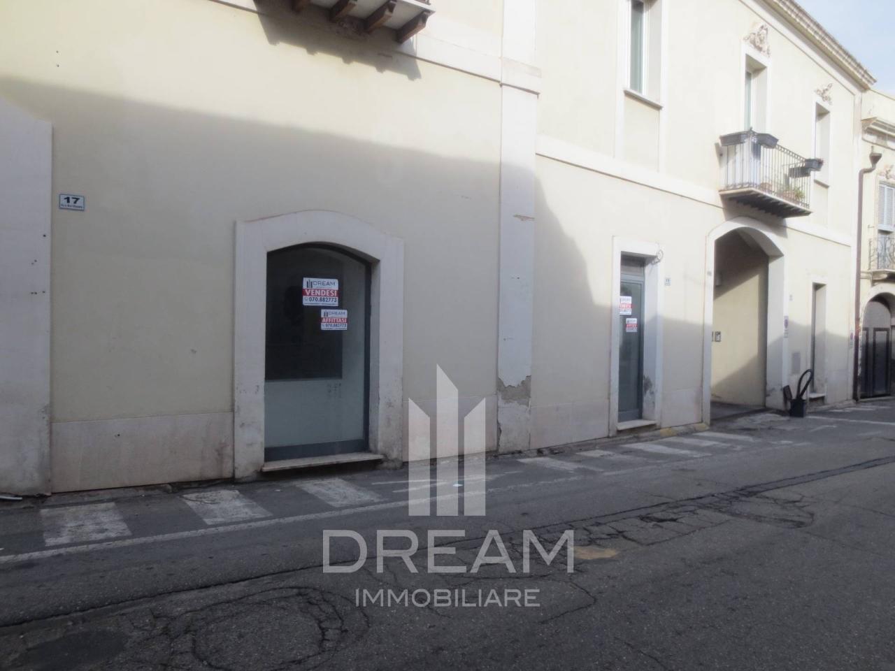 Locale commerciale in affitto a Cagliari