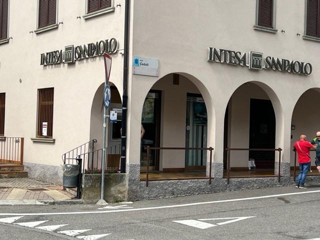 Negozio in Piazza Caduti 7, Casnigo, {3} - Foto 2