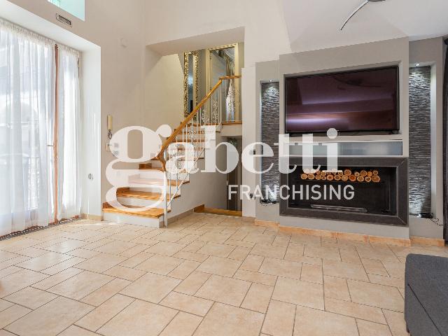 4-room flat in Vico I Vittoria, Frattamaggiore - Photo 1