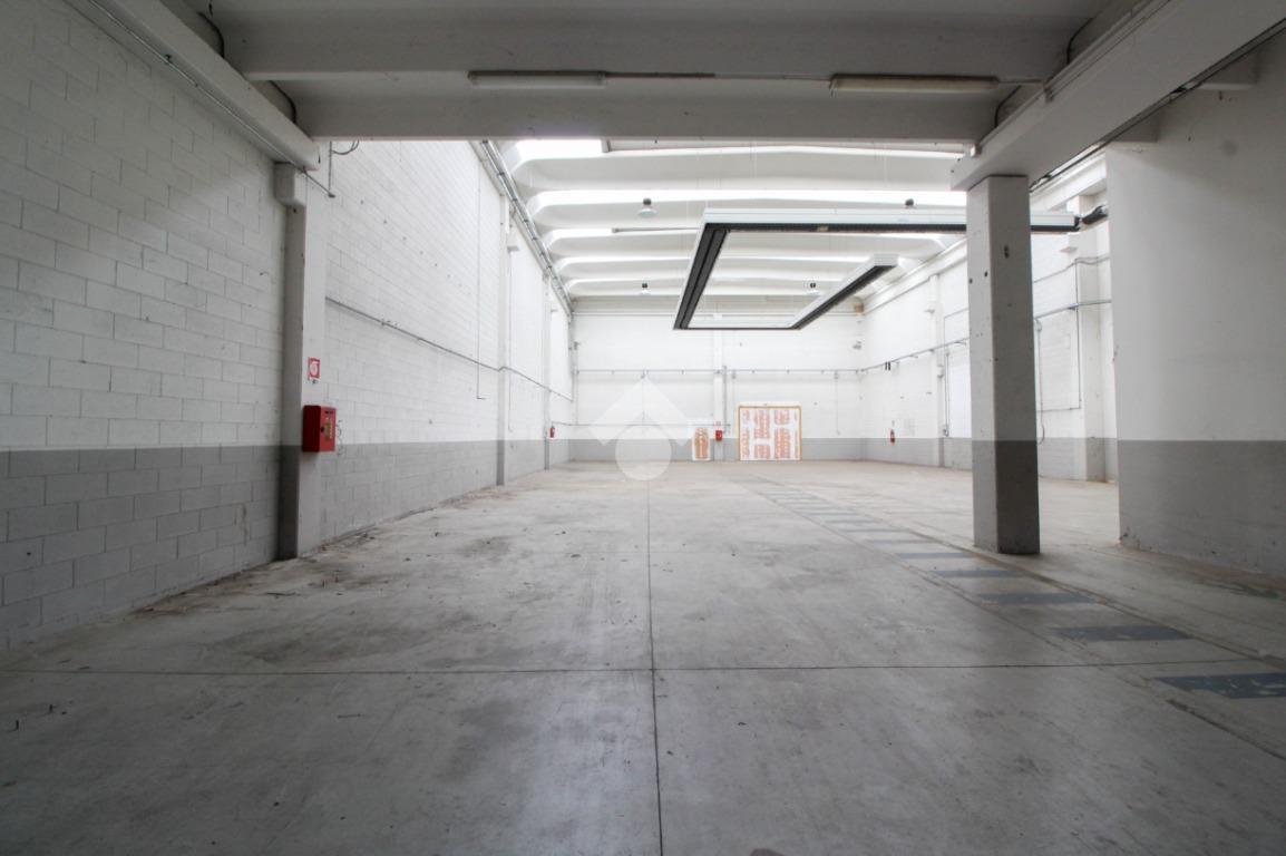 Capannone in Via delle Industrie, Colturano, {3} - Foto 1