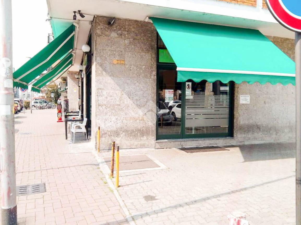 Negozio in Viale Fratelli Cervi 8, San Giuliano Milanese, {3} - Foto 2