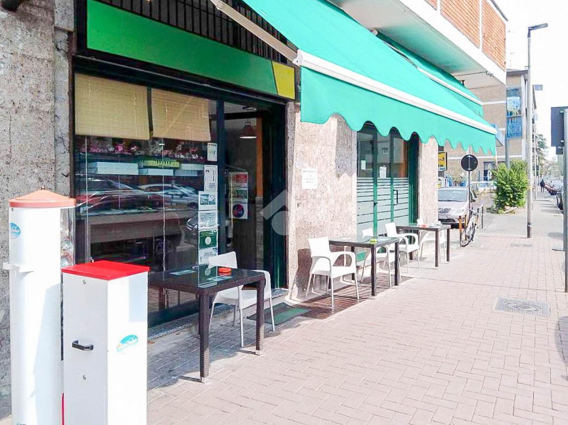 Negozio in Viale Fratelli Cervi 8, San Giuliano Milanese, {3} - Foto 1
