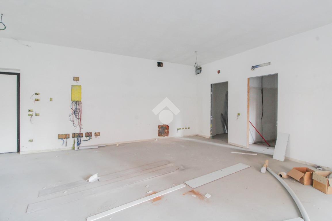 Negozio in Via Cavour 48, San Giuliano Milanese, {3} - Foto 2