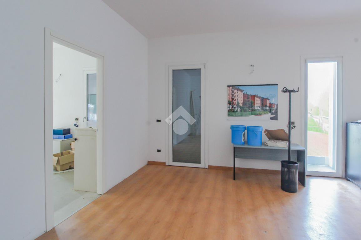 Negozio in Via Cavour 48, San Giuliano Milanese, {3} - Foto 1