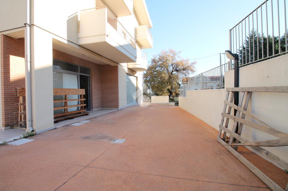 Negozio in Via Giacomo Matteotti 18, San Salvo - Foto 1