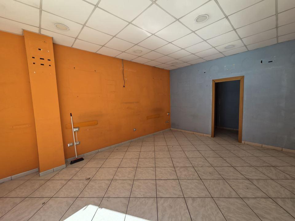 Negozio in Via Duca d'Aosta 70, Casoria, {3} - Foto 1