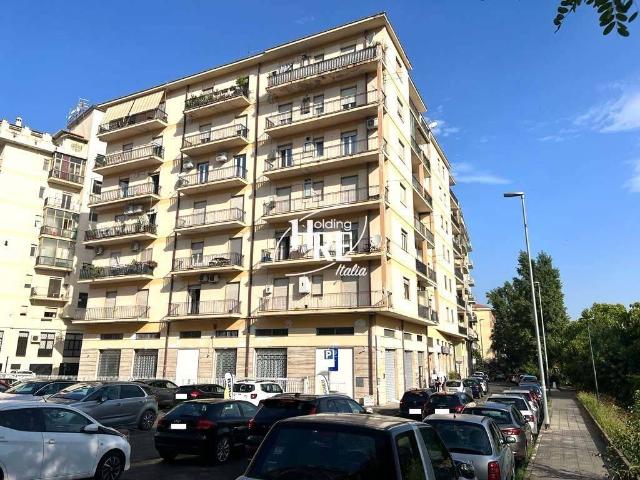 Negozio in Via delle Medaglie d'Oro 153, Cosenza - Foto 1