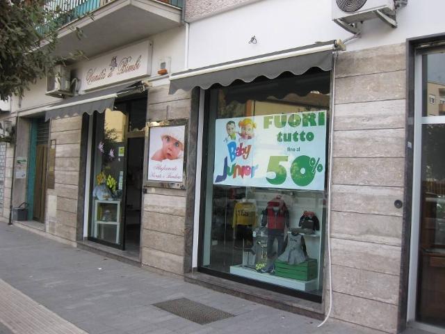 Negozio in Via Luigi Miceli 104, Cosenza - Foto 1