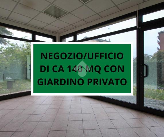 Negozio in Via Fratelli Cervi, Scanzorosciate - Foto 1