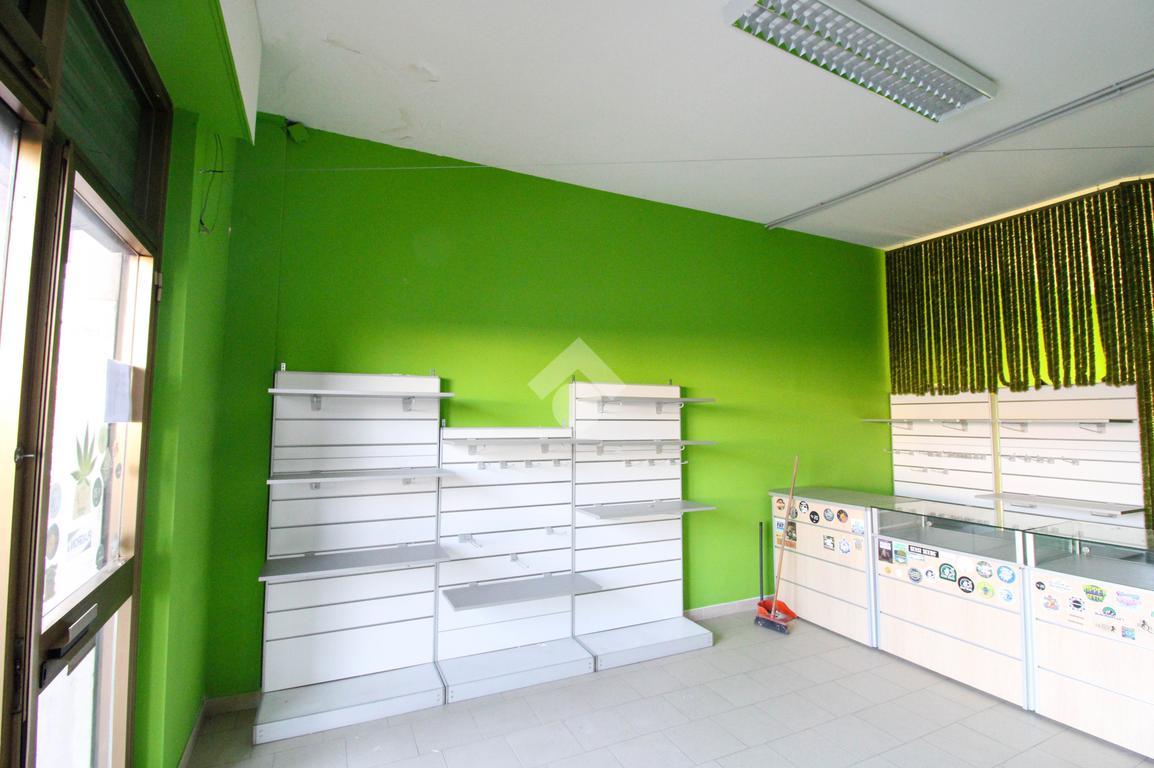 Ufficio in Via Giacomo Leopardi 1, Ponte San Pietro, {3} - Foto 2