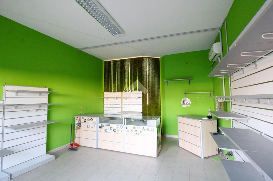 Ufficio in Via Giacomo Leopardi 1, Ponte San Pietro, {3} - Foto 1