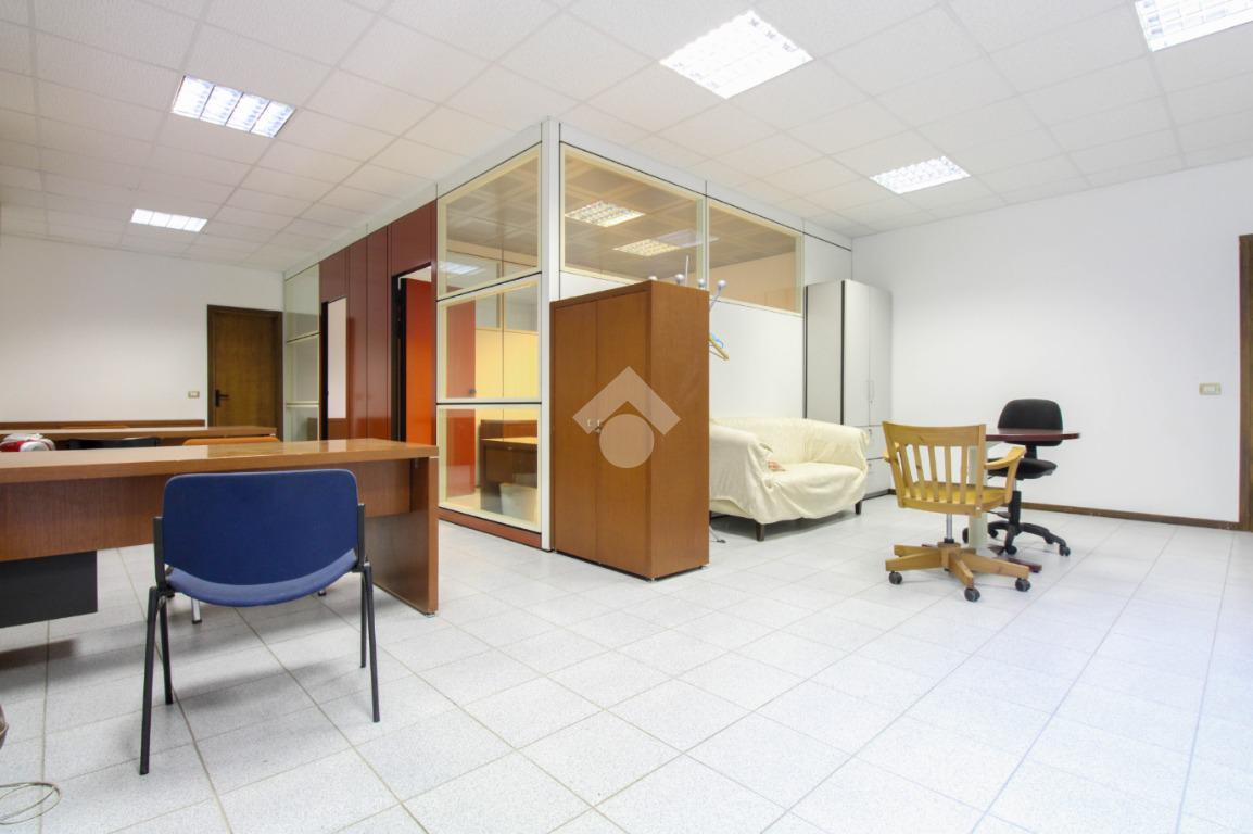 Ufficio in Via Lesina, Brembate Di Sopra, {3} - Foto 1