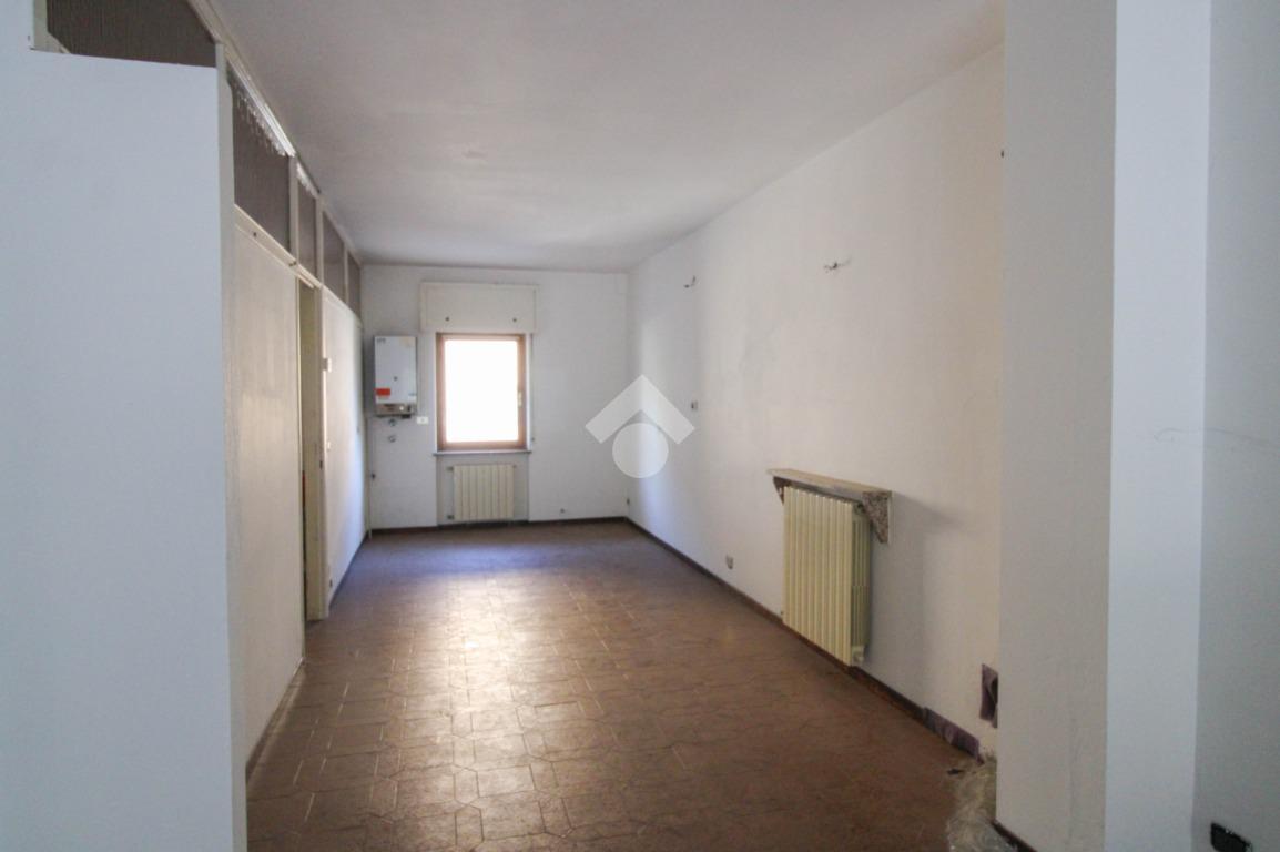 Negozio in Via S. Carlo, San Pellegrino Terme, {3} - Foto 2