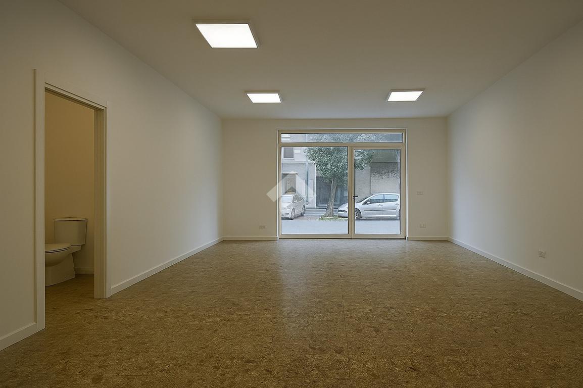 Negozio in Via S. Carlo, San Pellegrino Terme, {3} - Foto 1