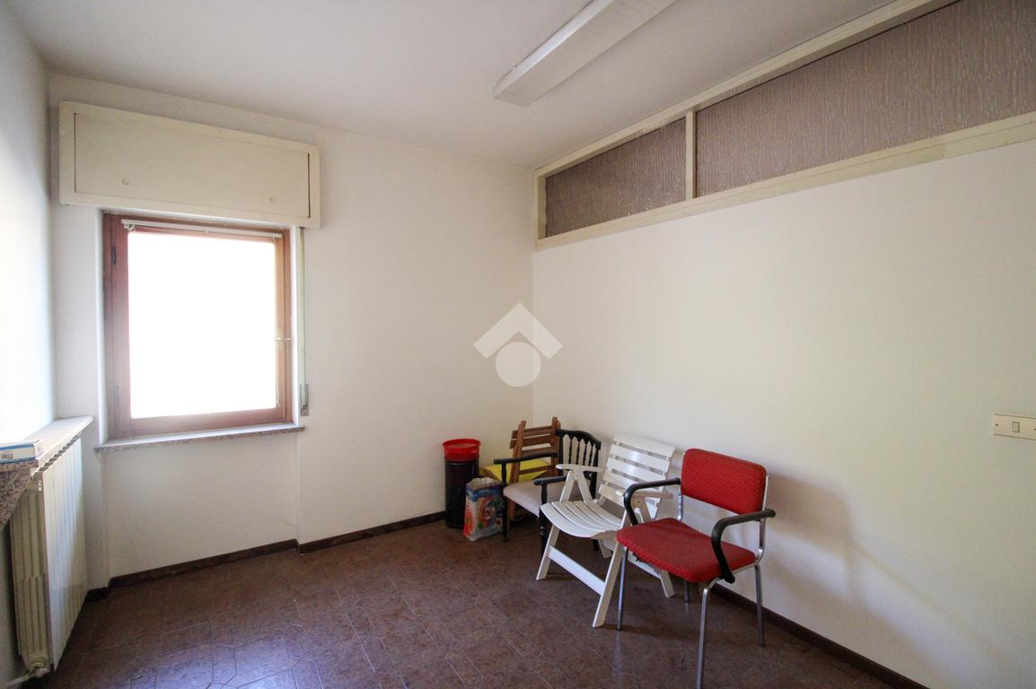 Ufficio in Via S. Carlo, San Pellegrino Terme, {3} - Foto 1