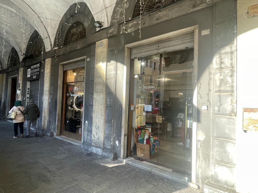 Palazzina commerciale in vendita a Genova