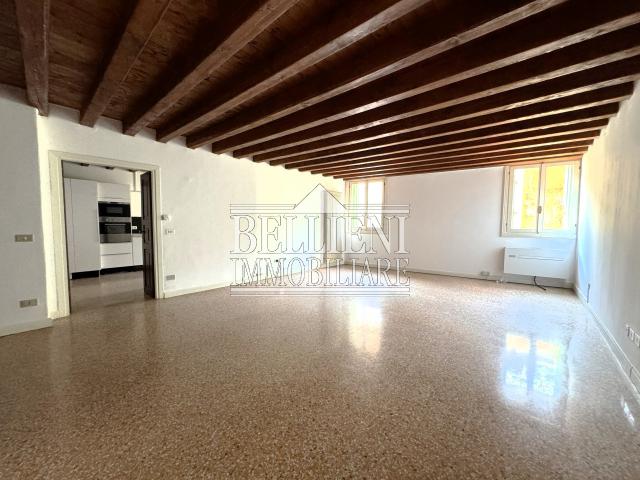 4-room flat in {3}, Piazza del Duomo - Photo 1