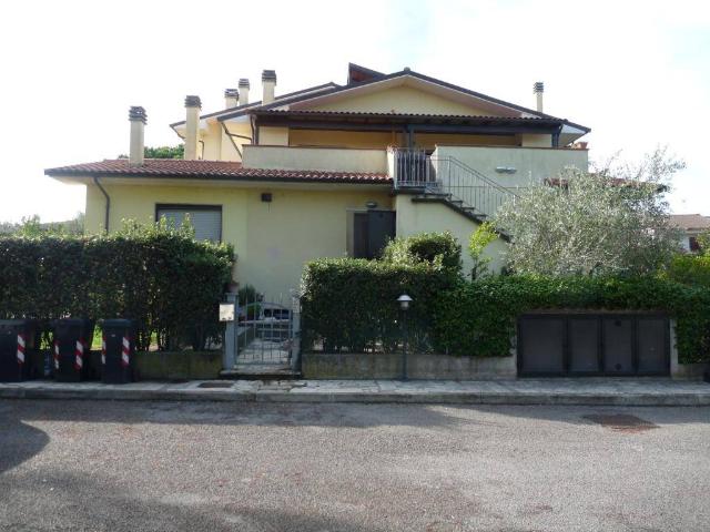 4-room flat in Strada Statale Umbro Casentinese, Castiglione del Lago - Photo 1