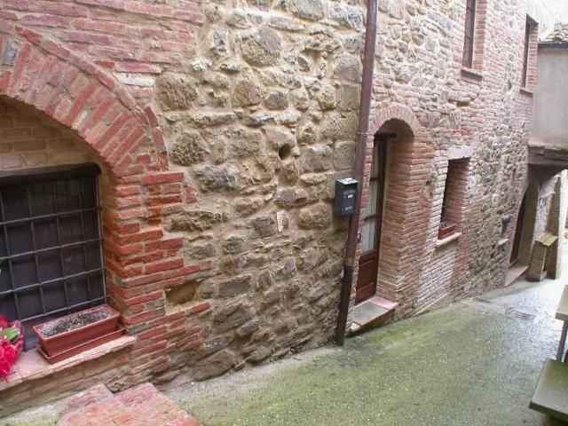 2-room flat in Via Guglielmo Marconi, Paciano - Photo 1