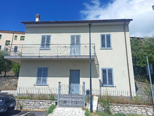 Detached house in Viale Giuseppe Garibaldi, Castiglione del Lago - Photo 1