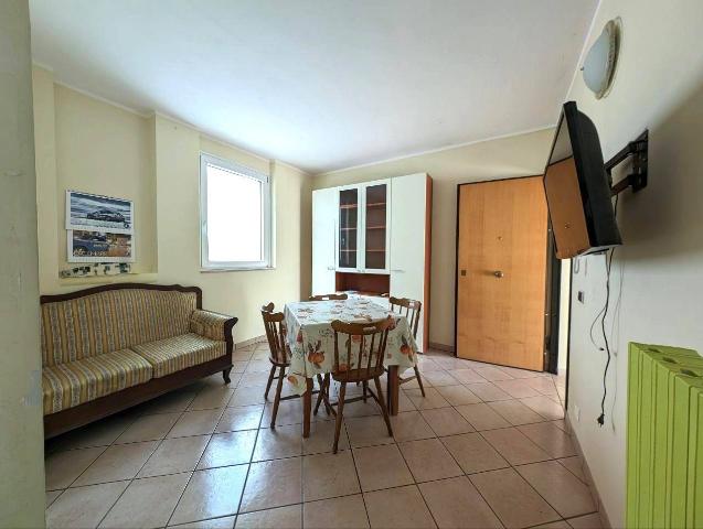 2-room flat in {3}, - Photo 1