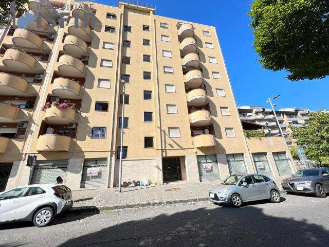 Geschäft in Viale Giacomo Mancini 283-289, Cosenza - Foto 1