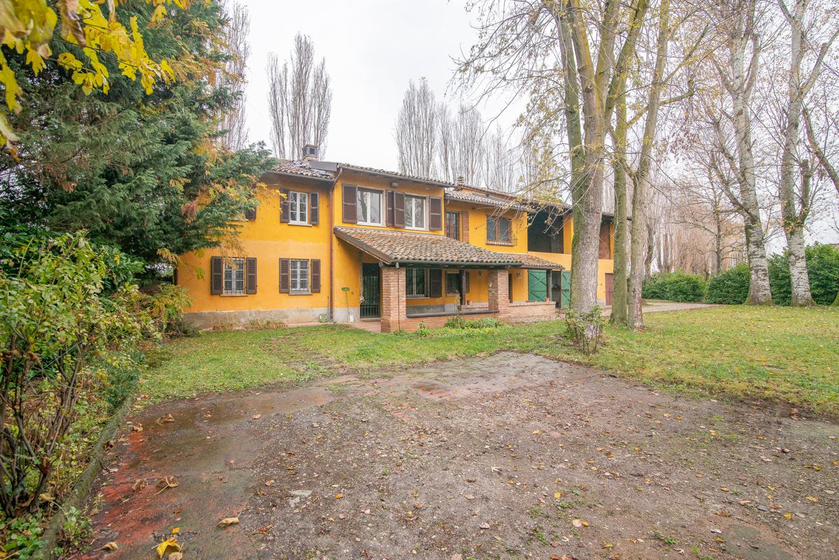 Cascina in vendita, Verrua Po, ottime condizioni con box e giardino