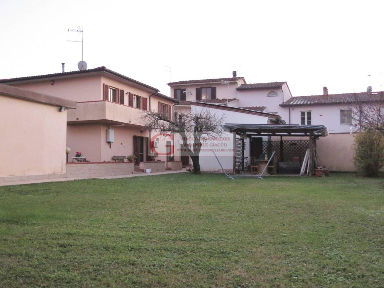 Villa in vendita, San Giuliano Terme, in Via Ulisse Dini con balcone