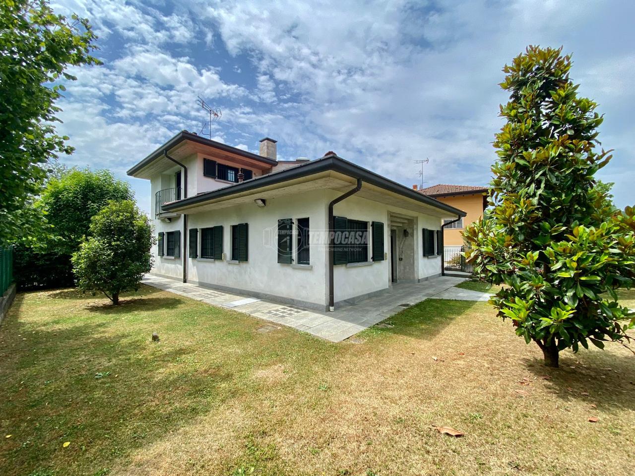 Villa in vendita, Missaglia, buone condizioni con balcone e giardino