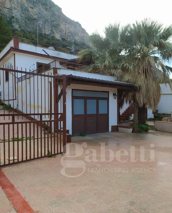 VILLA BIFAMILIARE IN VENDITA A CARINI intelligence overview